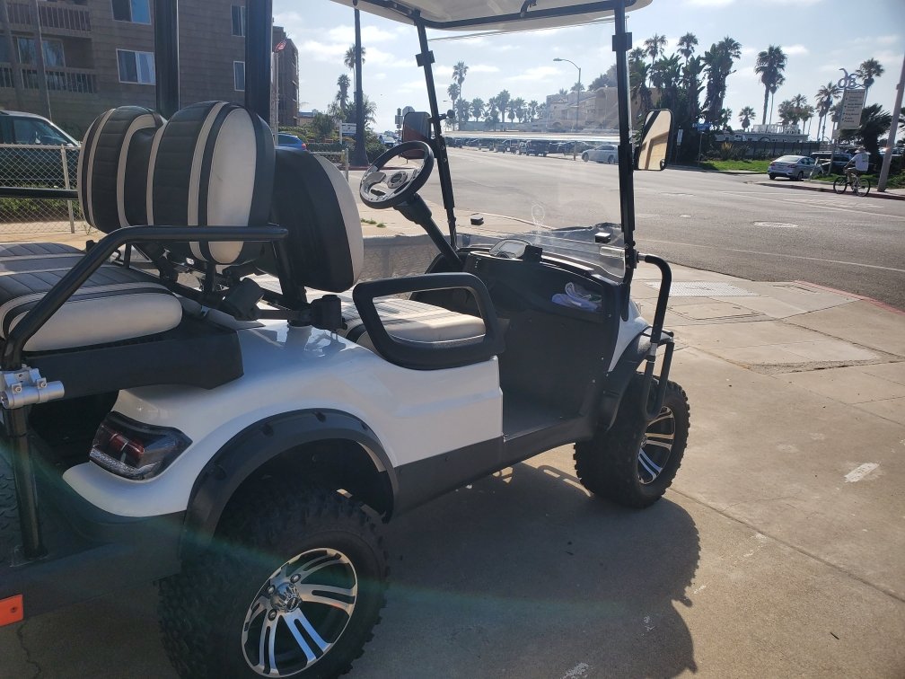 ICON i40L — white, three-quarter angle