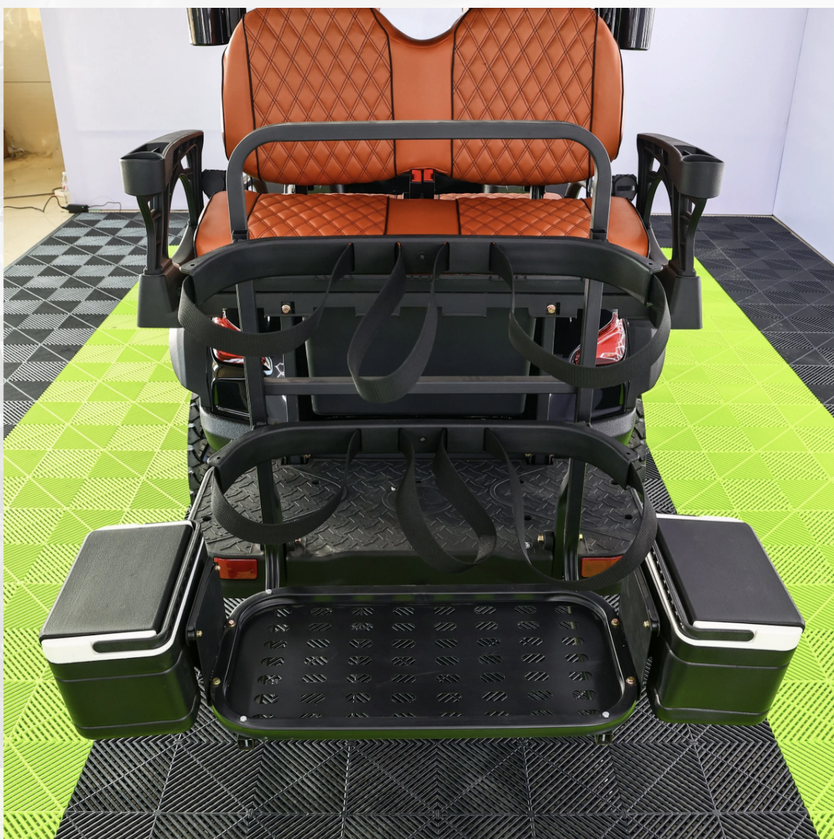 MMC 4+2 — rear cargo area & storage boxes