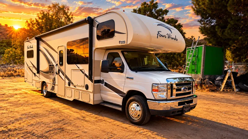 [33] 2018 XL – Class C – Four Winds – Sleeps 10